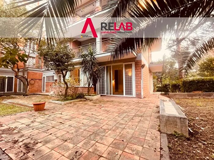 Appartamento trilocale in affitto in Via Adolfo Gandiglio, Roma