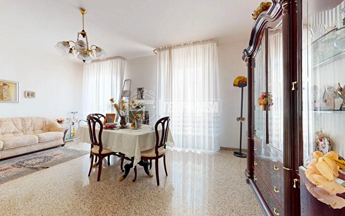 Casa con 5 locali in vendita in Via Deledda, Rutigliano