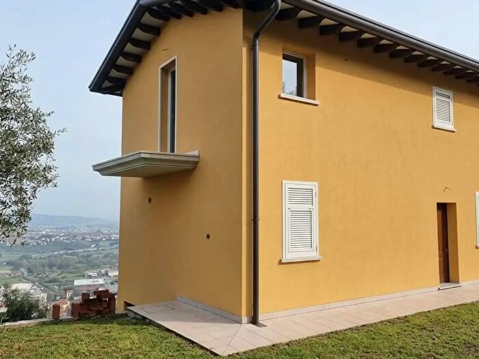 Casa con 6 locali in vendita in Aulla
