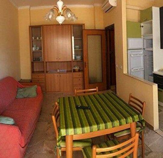 Appartamento bilocale in affitto in Vico Madonna, Centro, Finale Ligure