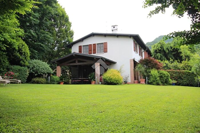 Casa quadrilocale in vendita in Via Maiera, Brescia