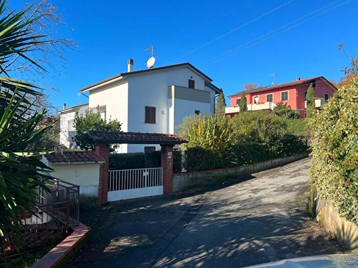 Casa con 6 locali in vendita in Sarzana
