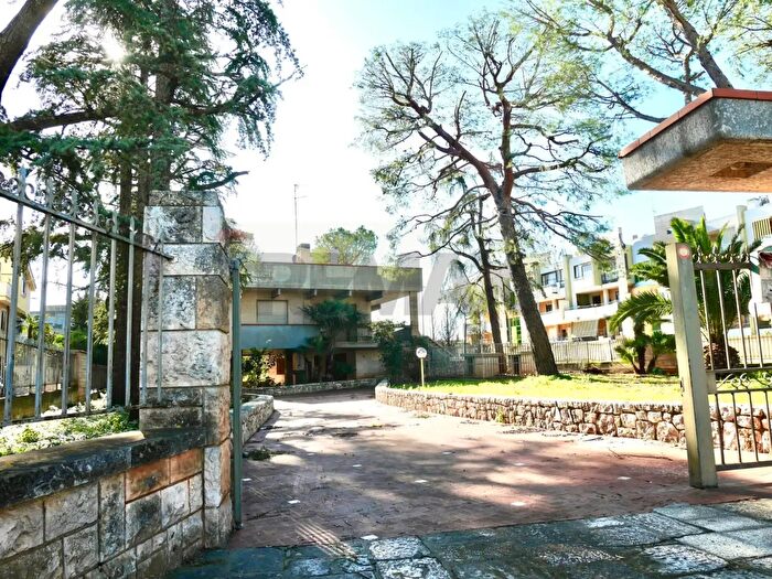 Casa con 7 locali in vendita in Via Francesco Guicciardini, Conversano