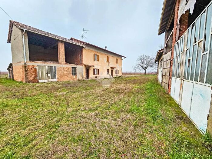 Casa con 6 locali in vendita in Strada Statale Bis dei Giovi, Bosco Marengo