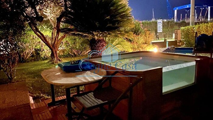 Casa con 5 locali in vendita in Ameglia