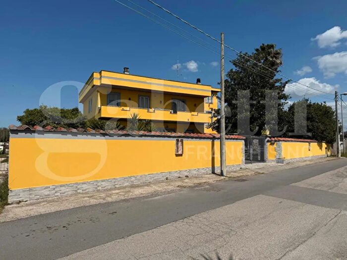 Casa con 11 locali in vendita in Via Granieri, Nettuno