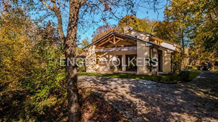 Casa con 6 locali in vendita in Via Boschi, Refrontolo