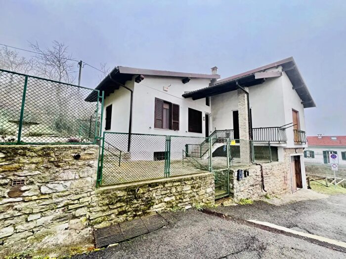 Appartamento con 6 locali in vendita in Denice