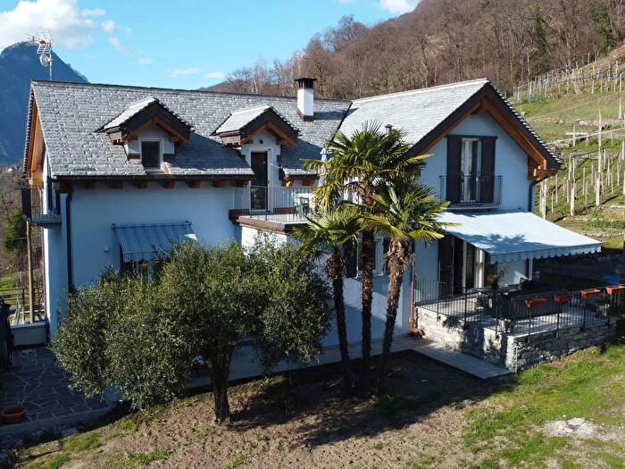 Casa con 5 locali in vendita in Frazione Merro a, Masera