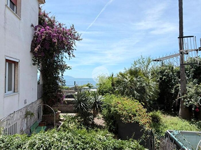 Appartamento trilocale in affitto in Via Marechiaro, Marechiaro, Napoli