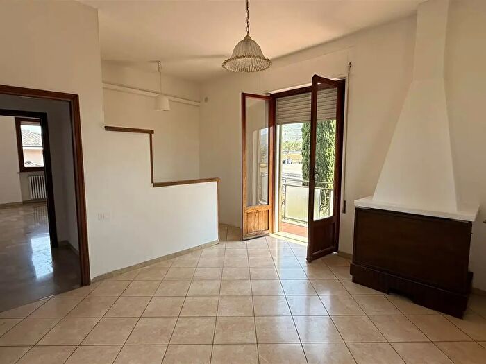 Appartamento quadrilocale in affitto in Via Santocchia, Foligno