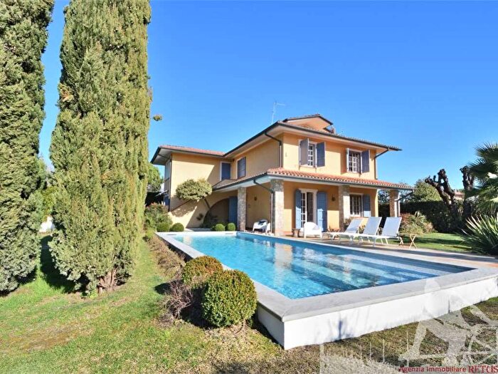 Casa con 6 locali in affitto in Centro, Forte dei Marmi