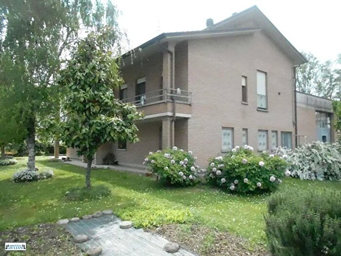 Casa con 10 locali in vendita in Reggio Emilia