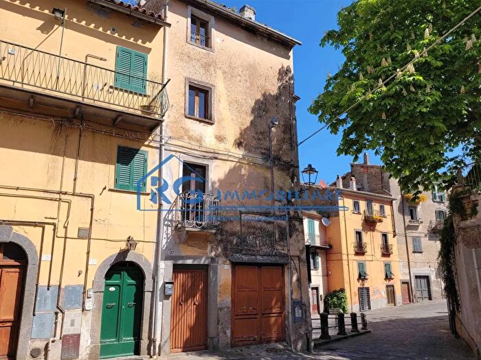 Casa con 6 locali in vendita in Via Francalancia, Bagnoregio