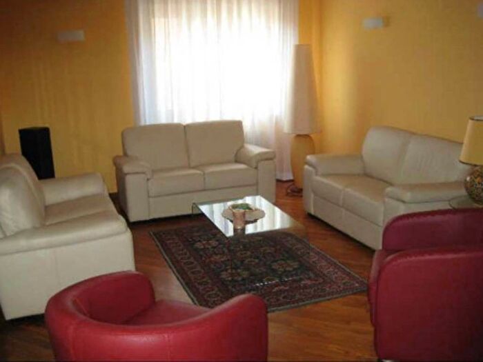 Appartamento con 6 locali in affitto in Via Serradifalco, Malaspina, Palermo