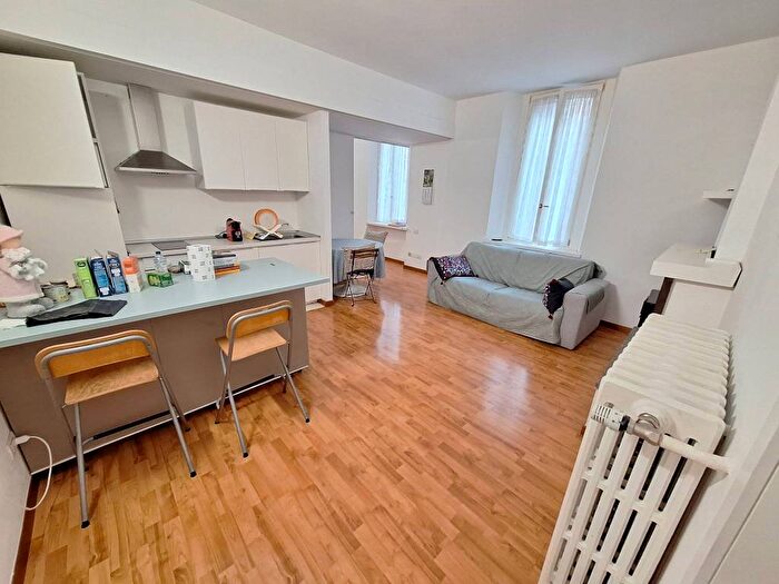 Appartamento bilocale in affitto in Via Luigi Settembrini, Centrale, Milano