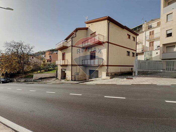 Appartamento quadrilocale in vendita in Via Provinciale Taranta Peligna, Lama Dei Peligni