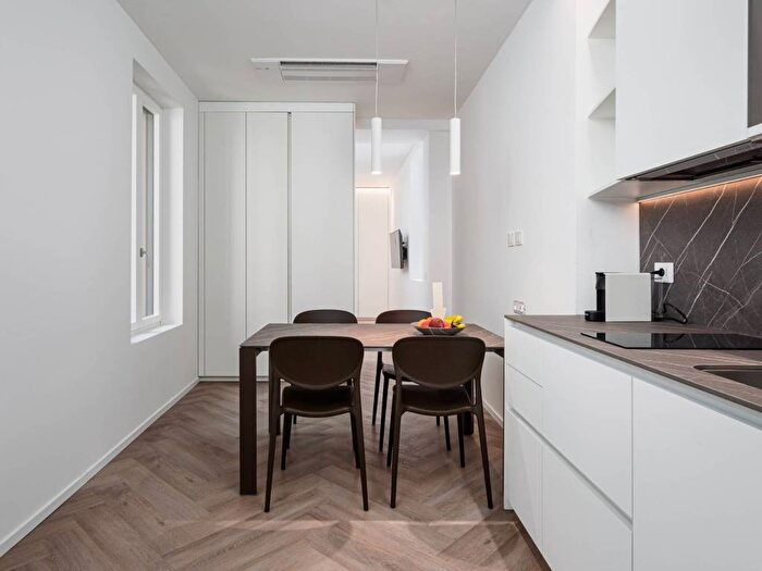 Appartamento bilocale in affitto in Via Molino delle Armi, Ticinese, Milano