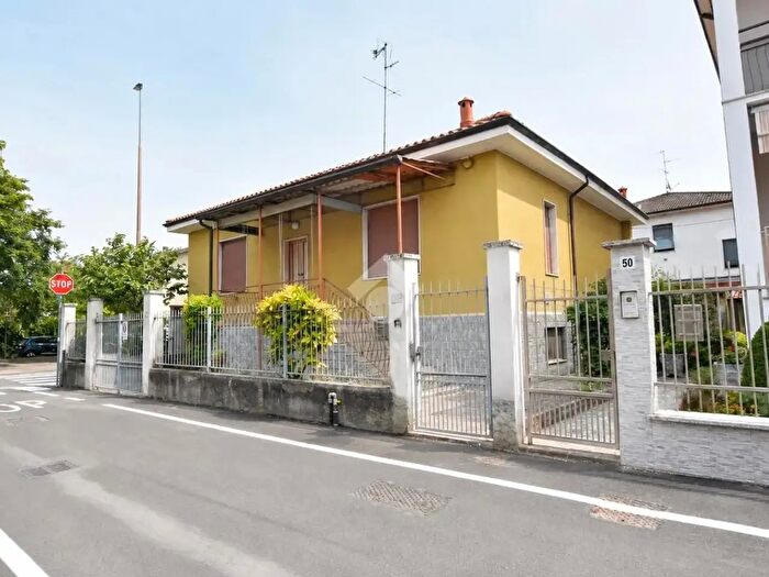 Casa trilocale in vendita in Via I Maggio, Vignate