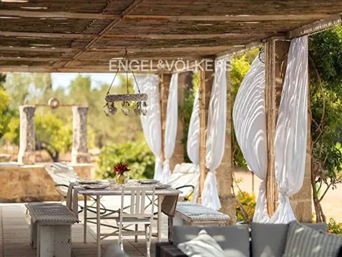 Casa con 6 locali in vendita in Strada Provinciale di Parabita, Parabita