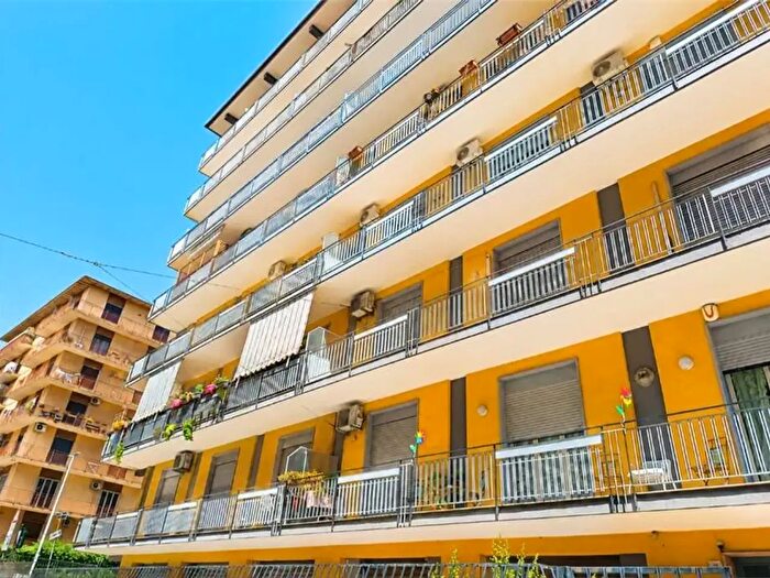Appartamento con 5 locali in vendita in Via Eleonora d Angio, Catania