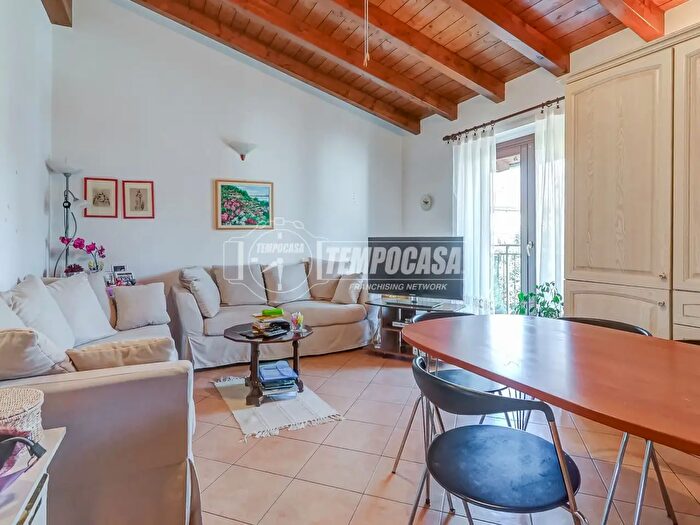 Appartamento trilocale in vendita in Via Pandolfi B, Somma Lombardo