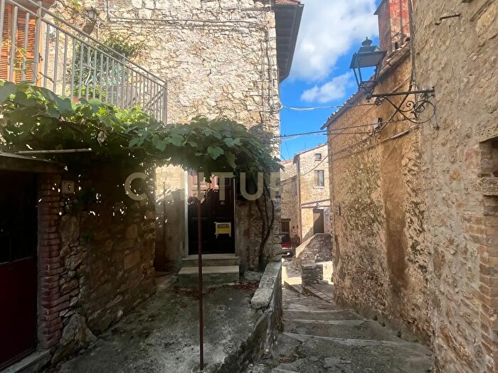 Appartamento quadrilocale in vendita in Via delle Pieve, Semproniano