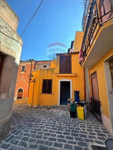 Casa quadrilocale in vendita in Via Garofalo, Melilli