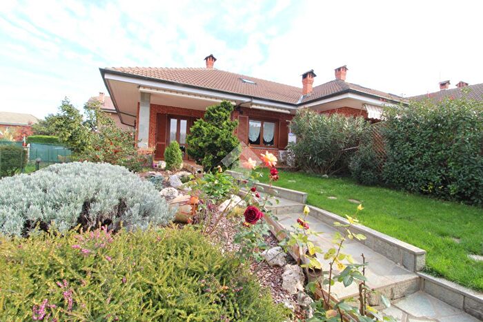 Casa con 6 locali in vendita in Via Rosta, Pianezza