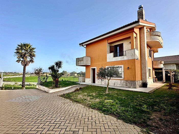 Casa con 10 locali in vendita in Via Alberto Sordi, Ragusa