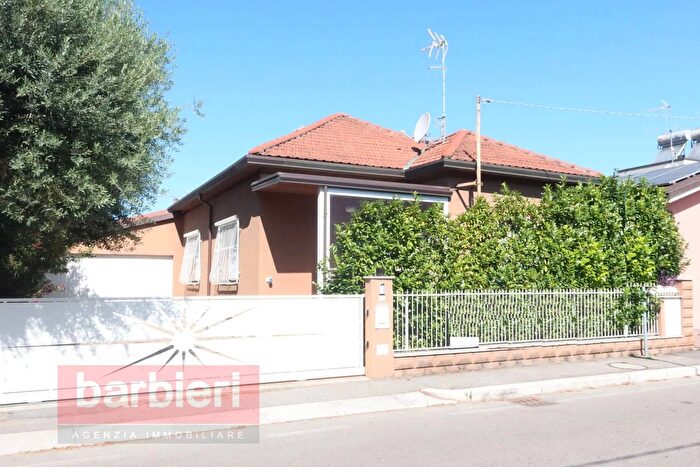 Casa con 7 locali in vendita in Via Primo Targhini, Cesena