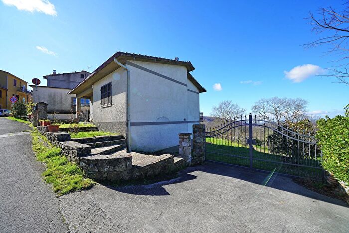 Casa bilocale in affitto in Roccalbegna