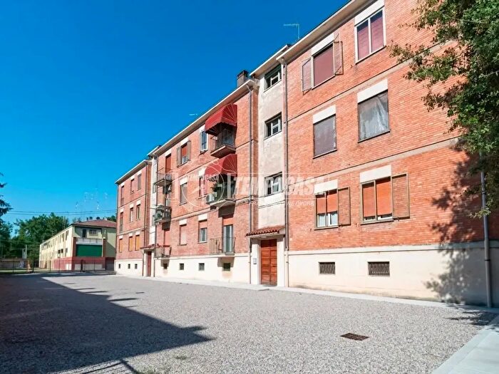 Appartamento trilocale in vendita in Viale XXV Aprile, Ferrara