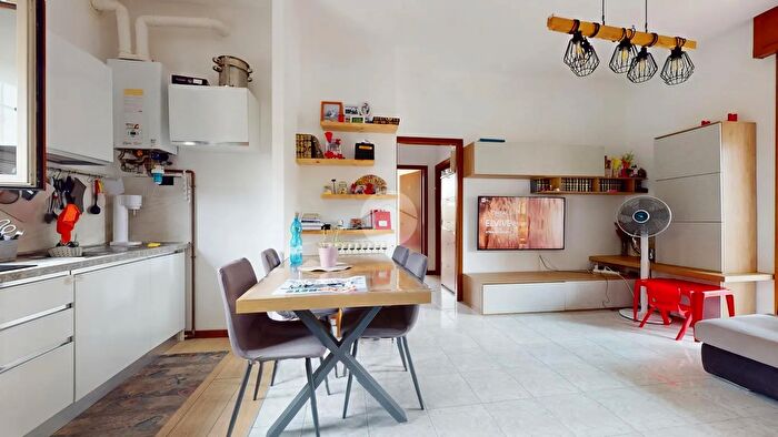 Appartamento trilocale in vendita in Via Giosuè Carducci, Seveso