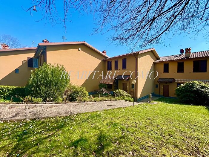 Casa quadrilocale in vendita in Via Raffaello Sanzio d, Orsenigo