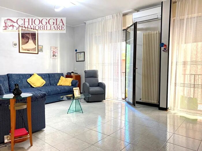 Appartamento trilocale in vendita in Via Ambra, Chioggia