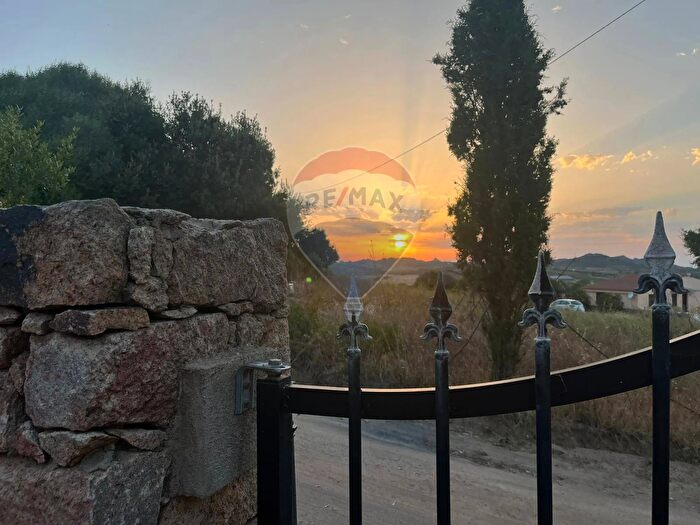 Casa con 7 locali in vendita in Trinità dAgultu e Vignola