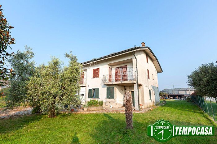 Appartamento con 5 locali in vendita in Mornico Al Serio