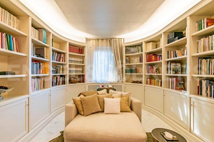 Appartamento con 6 locali in vendita in Corso Giuseppe Garibaldi, Legnano