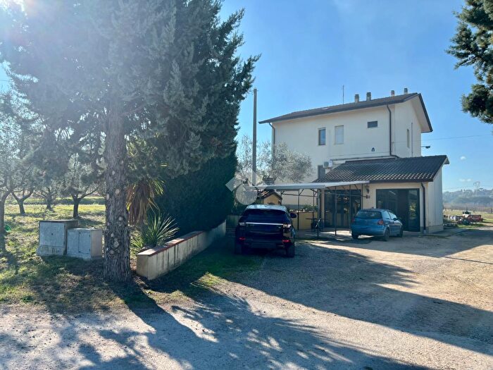 Casa con 8 locali in vendita in Via Rodella, Rimini