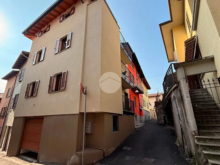 Casa quadrilocale in vendita in Via Milani, Malegno