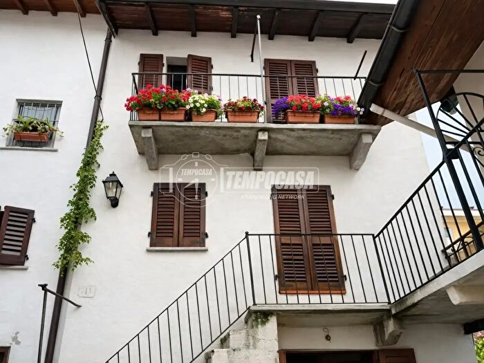 Casa quadrilocale in vendita in Via Antonio Rosmini, Verbania
