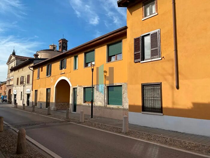 Case in Vendita e in Affitto - 2