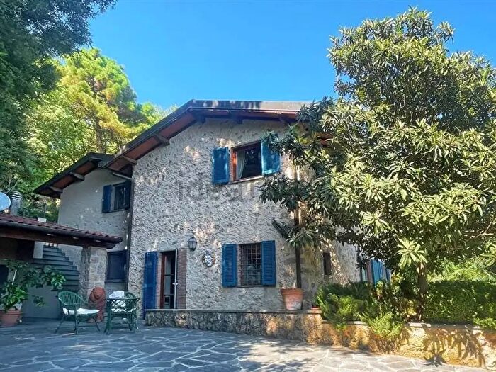 Casa con 8 locali in vendita in Via Canaldoro, Pietrasanta