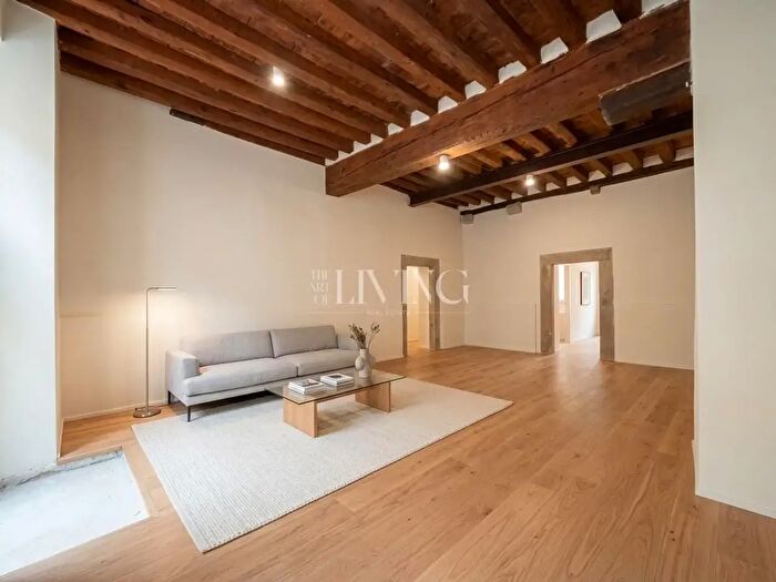 Appartamento con 6 locali in vendita in a Guinigi, Lucca