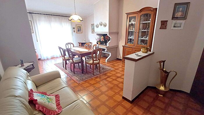 Appartamento trilocale in vendita in Via Aprile, Moriago Della Battaglia