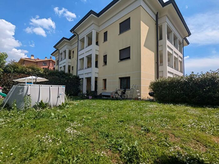 Appartamento trilocale in vendita in Via San Nicolò, Vaprio DAdda