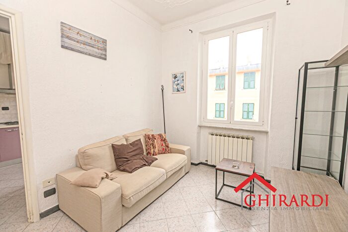 Appartamento quadrilocale in vendita in Via Andrea del Sarto, Genova