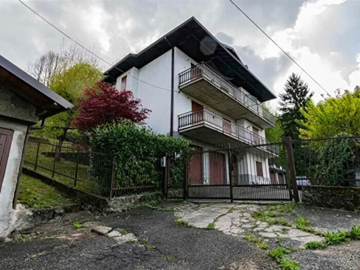 Appartamento quadrilocale in vendita in Via Don Antonio Locatelli, Costa Di Serina