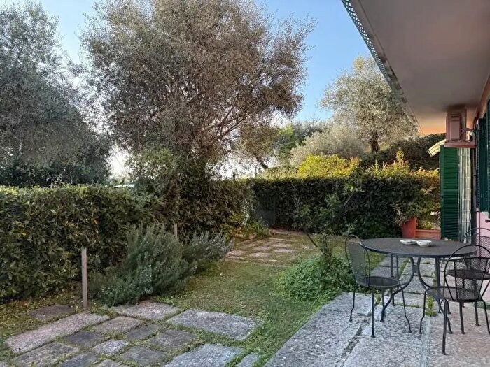 Appartamento trilocale in vendita in Via Civezza, San Lorenzo Al Mare